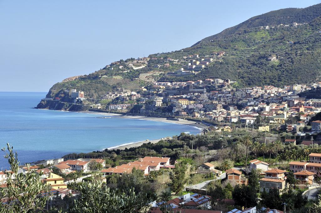 B&B Il Giardino Di Zefiro Gioiosa Marea Exterior foto